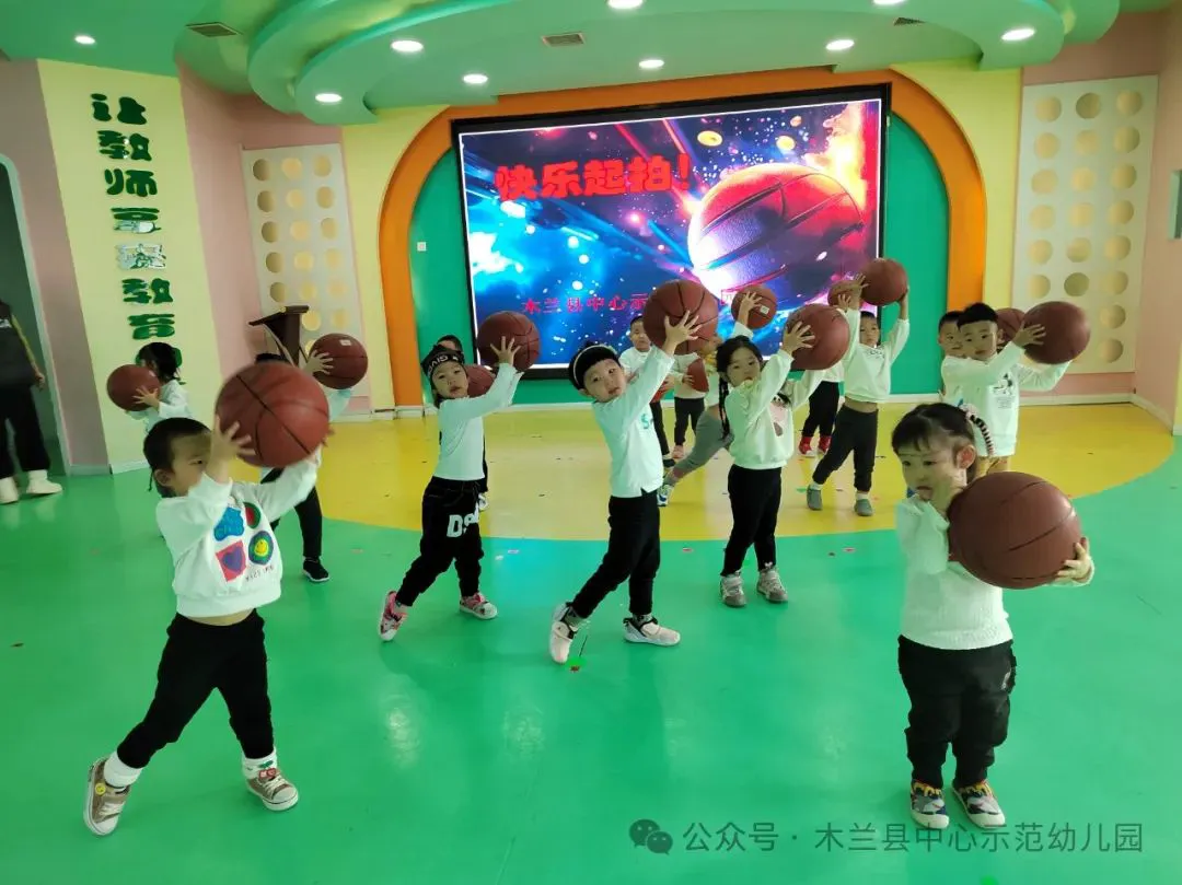 老年人打篮球时应如何进行适当的力量训练?_2